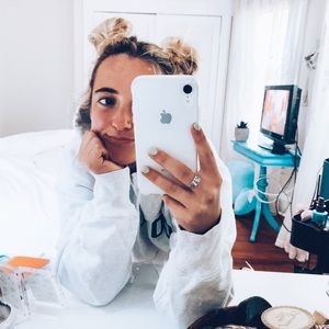 Meet your Posher, Julia